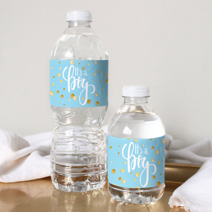 Confeti dorado: azul - Es un baby shower para niño - Etiquetas para botellas de agua - 24 pegatinas