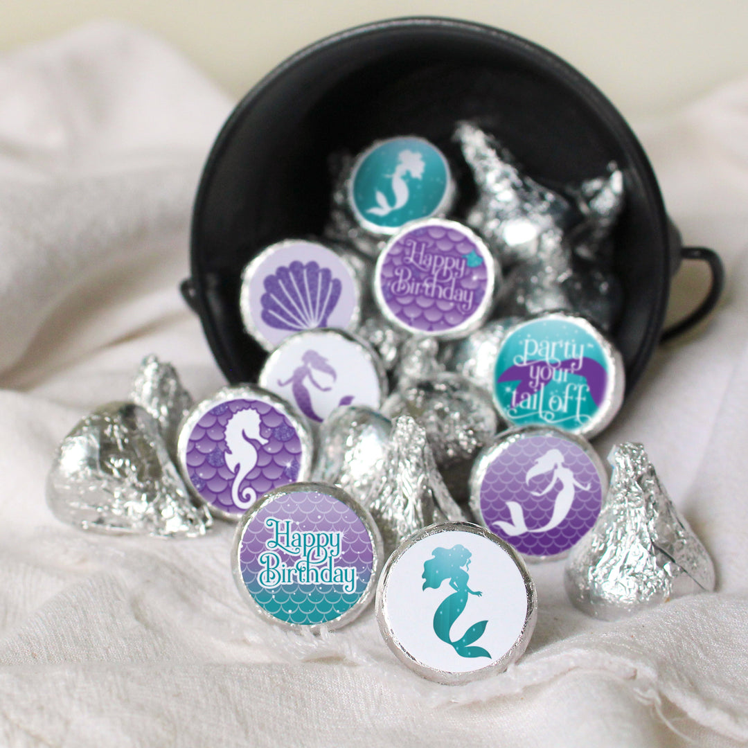 Sirena: Party Your Tail Off - Cumpleaños infantil - Etiquetas adhesivas redondas para dulces - Etiquetas que se ajustan a los besos de Hershey - 180 pegatinas