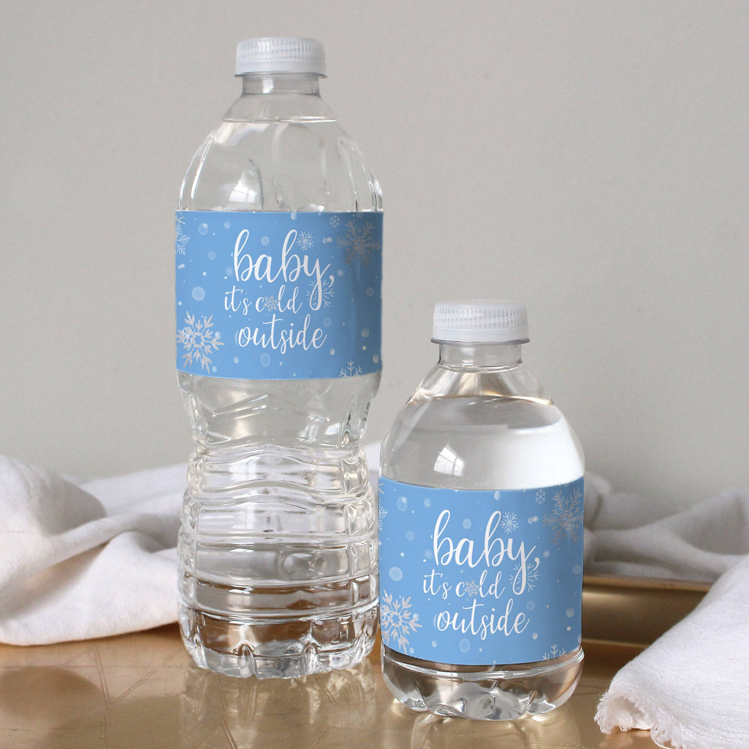 Pequeño Copo de Nieve: Azul - Etiquetas para botellas de agua de Baby Shower de invierno - Bebé hace frío afuera - Niño - Bebé hace frío afuera - 24 pegatinas impermeables